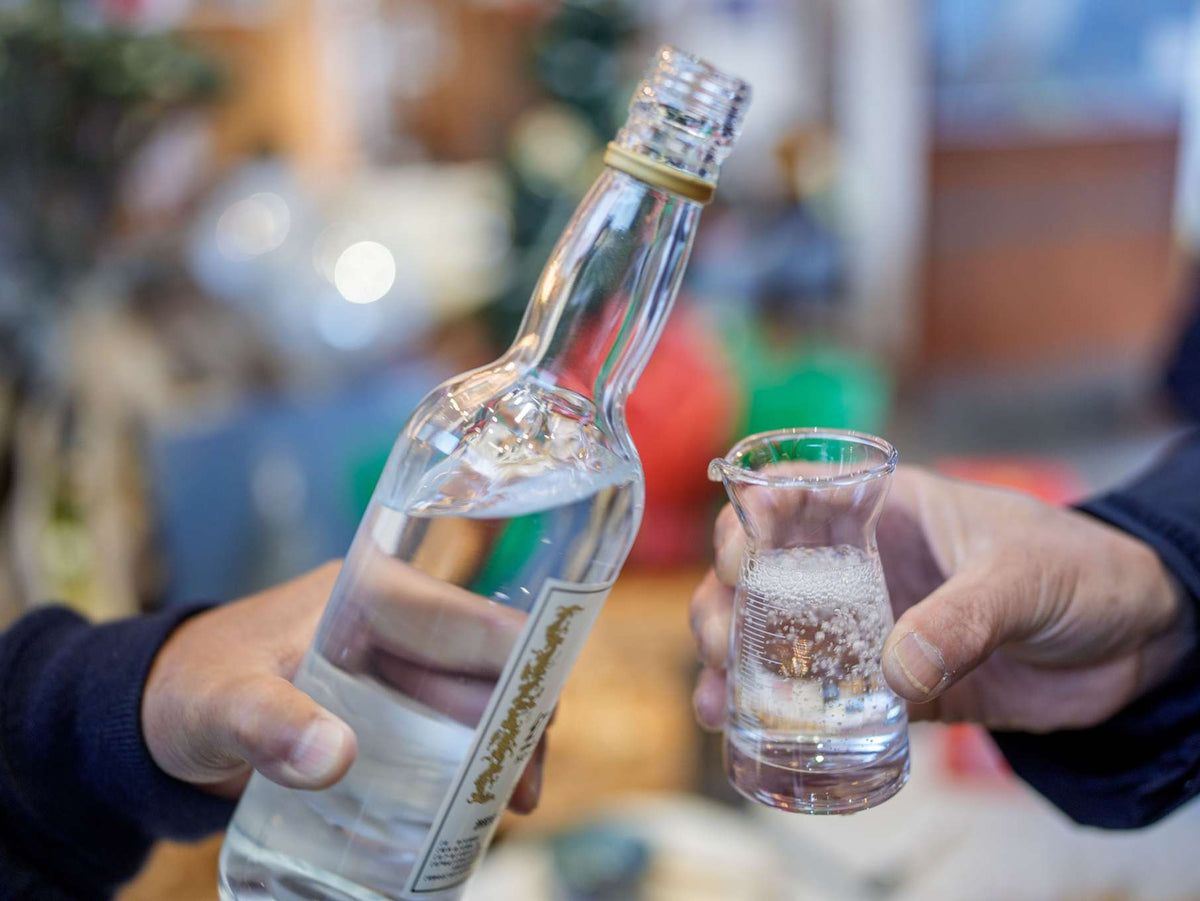 10 Best Premium Sake Bottles for a Luxurious Experience