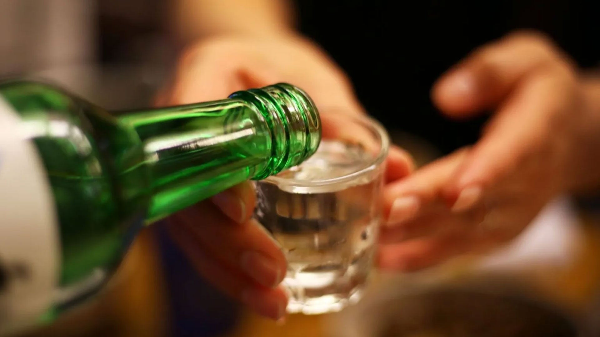 How to Drink Jinro Soju: Korean Traditions vs Modern Ways