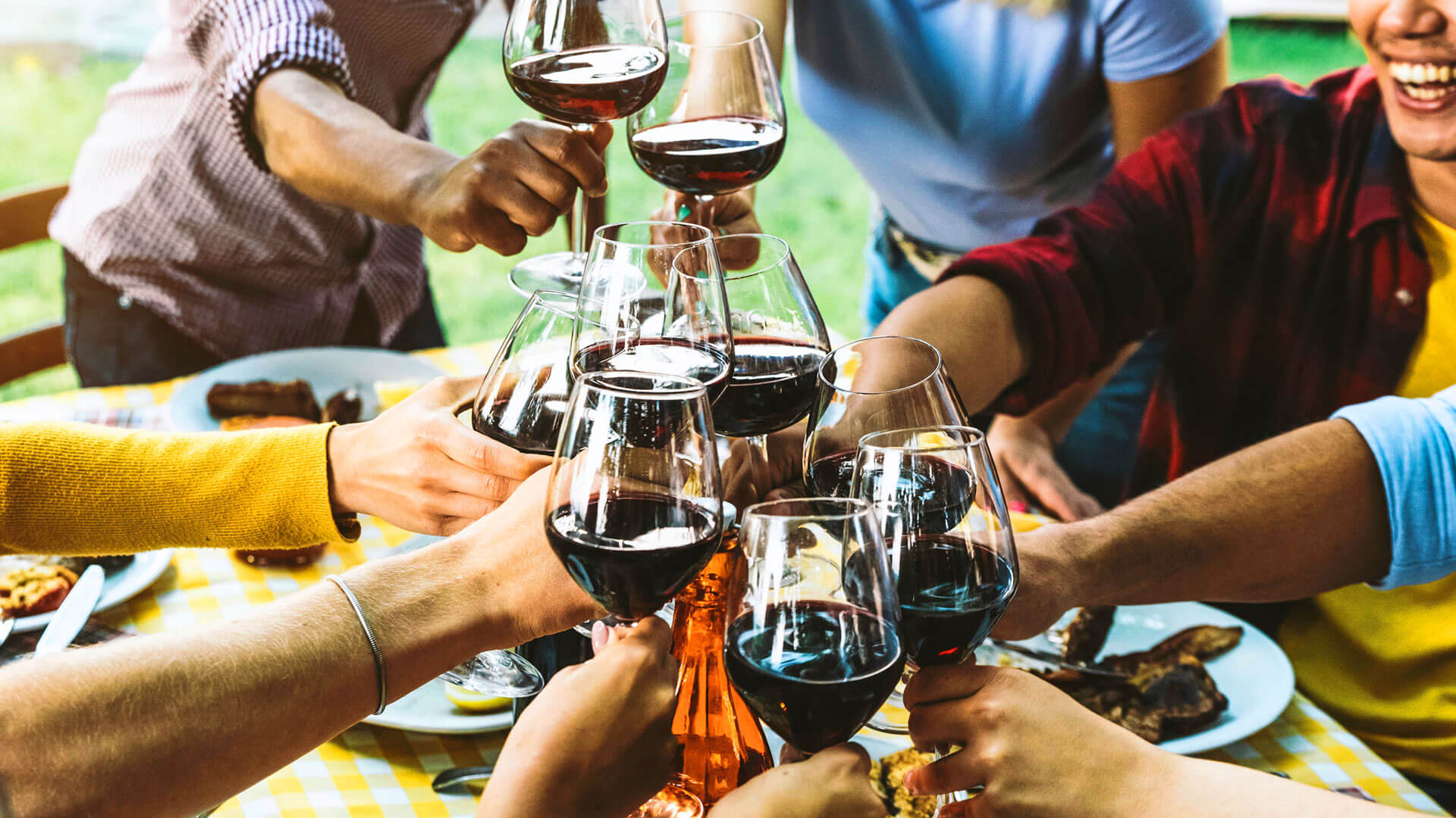 How to Elevate Your Wine Tasting Experience with Friends