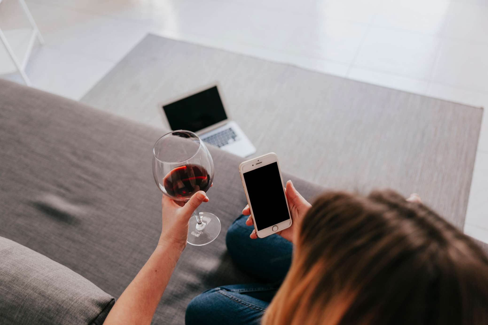 How to Order Wine Online: A Beginner’s Guide to Safe Wine Delivery